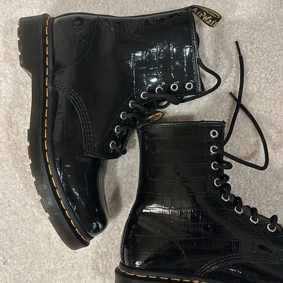 DR MARTENS Women's 1460 Patent Leather Crocodile Print Boots, Size US 9 - Picture 6 of 10